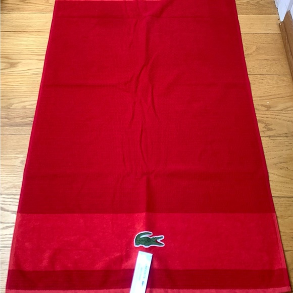 Set of 2 red Lacoste bath towels - Picture 3 of 3
